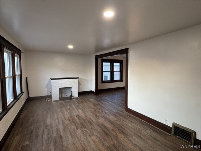 Building Photo - 141 Hawthorne Ave