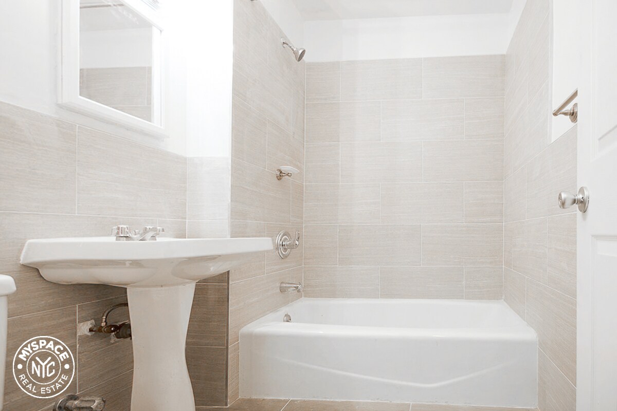 Building Photo - 809 Classon Ave