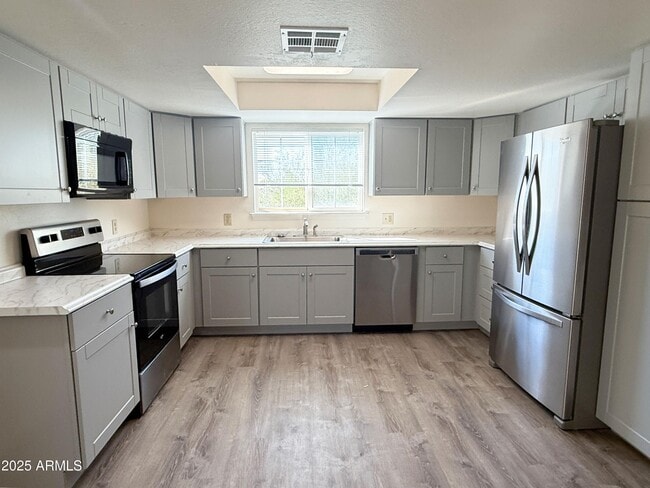 Building Photo - 843 N Arroya Rd