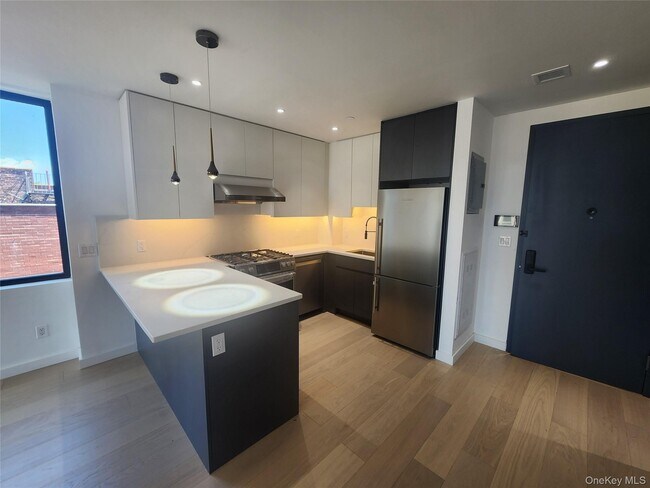 Foto del edificio - 108-15 72nd Ave