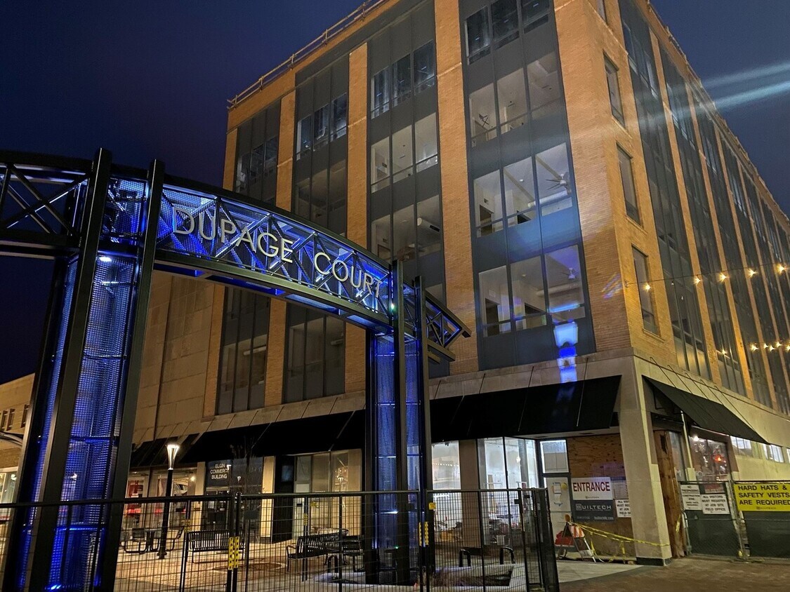 Foto principal - 40 Dupage Ct