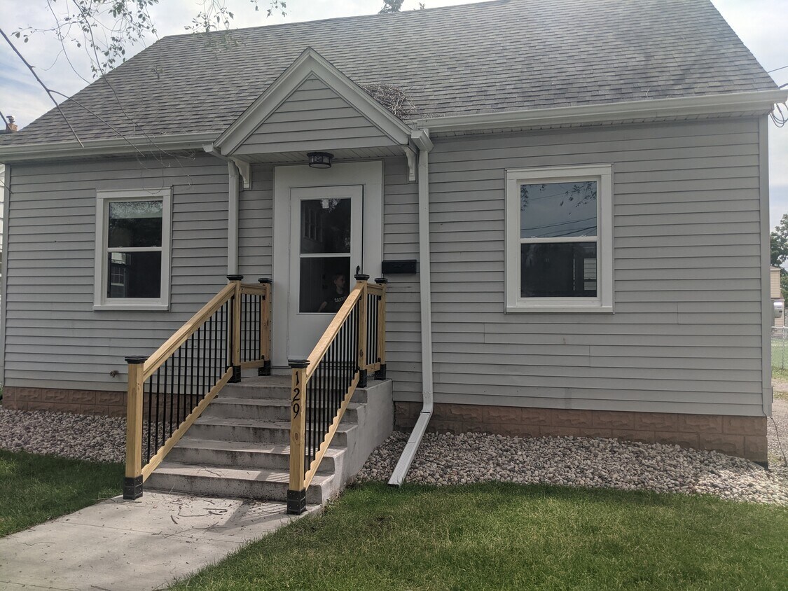 Primary Photo - 129 Irene St