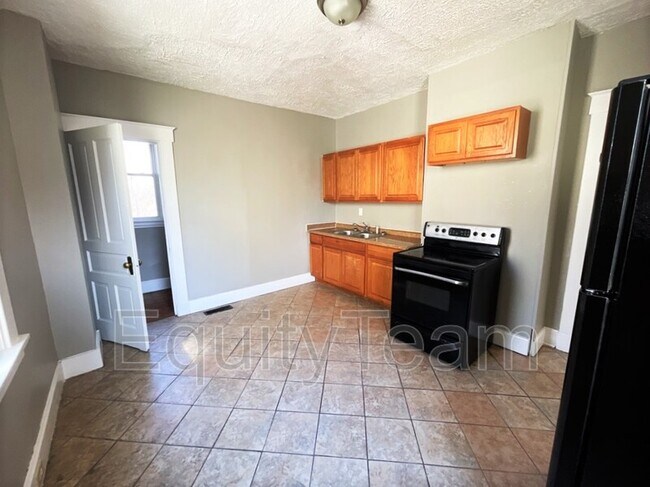 Foto del edificio - 3185 McHenry Ave