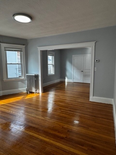 Comedor con vistas al salón - 37 Golden Ave