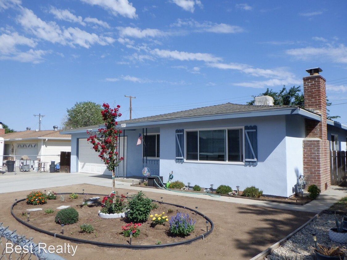 Primary Photo - 3 br, 2 bath House - 209 Pine Court