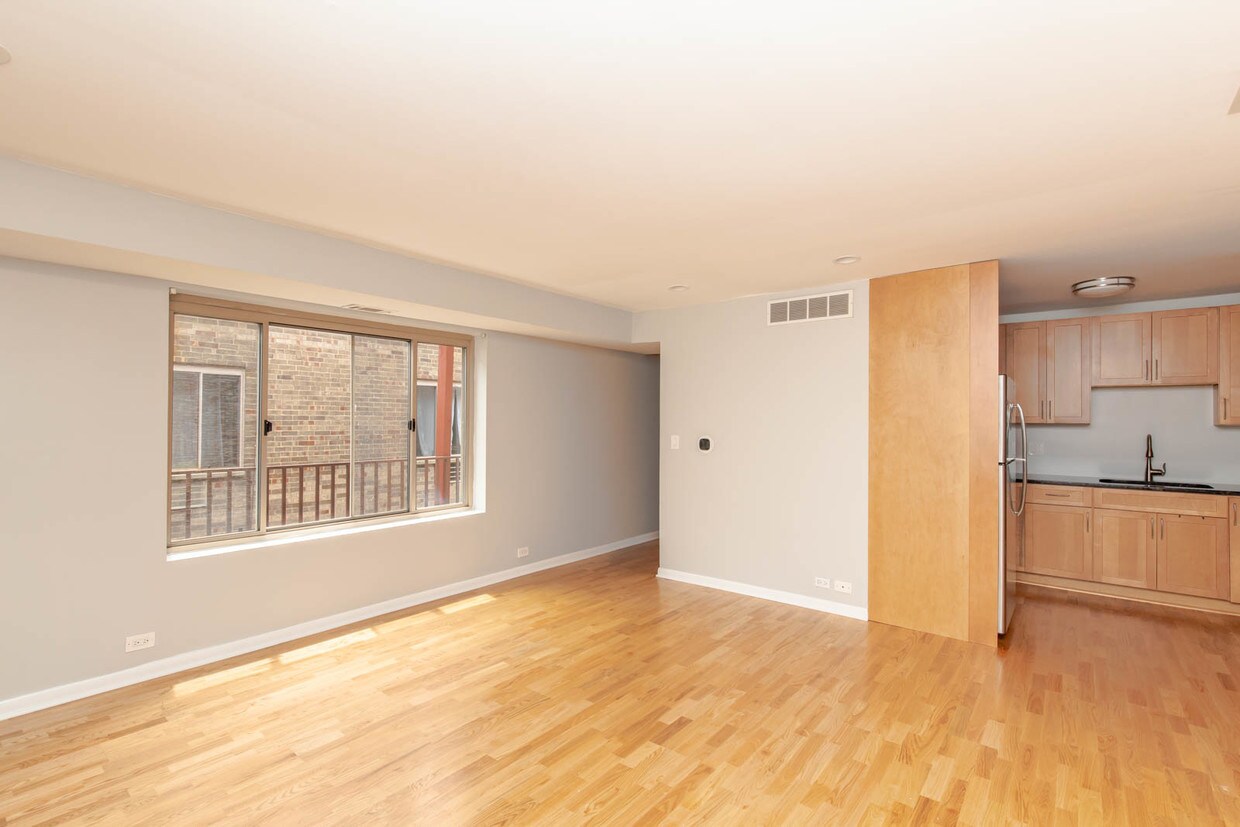Primary Photo - 744 W Gordon Terrace