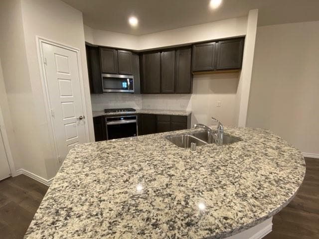 Foto del edificio - 2405 Klamath Dr