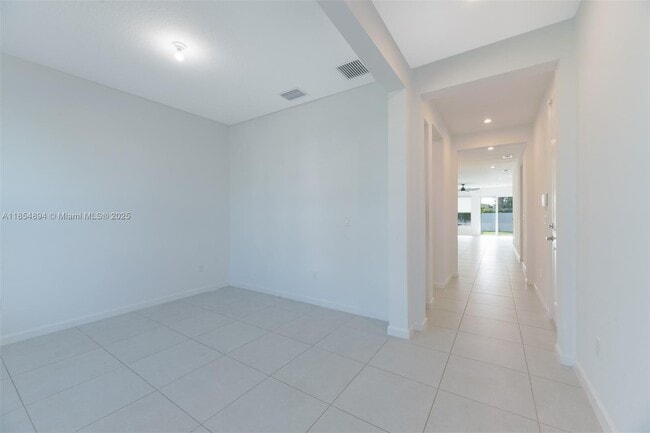 Building Photo - 10669 SW Gloriana St