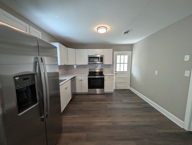 Building Photo - Newly renovated ranch-style home located in Rock Hill!