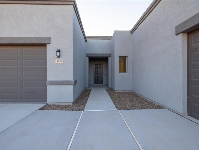 Building Photo - 3 Bedroom. 2 Bathroom with Office and Den.