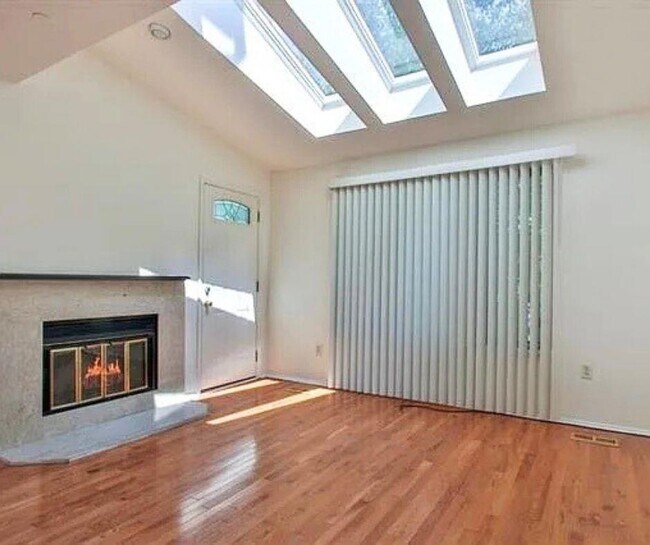 Foto del edificio - 700 Mainsail Ln