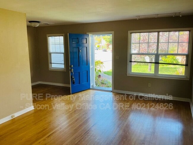 Building Photo - 624 Button St