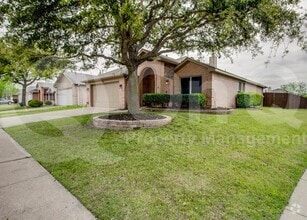 Building Photo - 306 Hampstead Dr