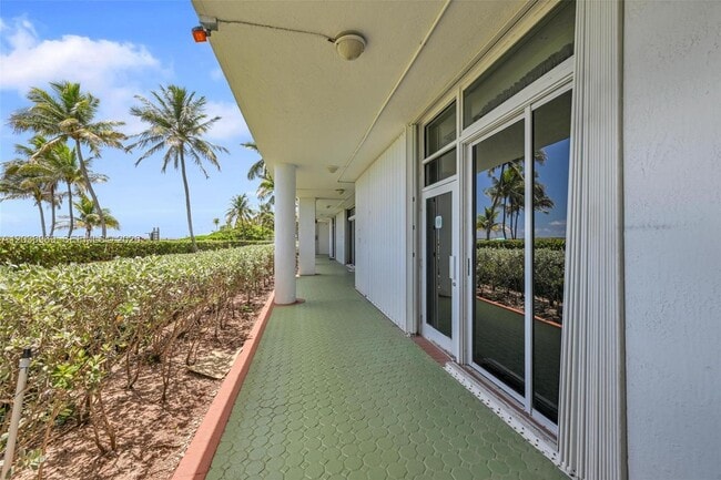 Foto del edificio - 16711 Collins Ave