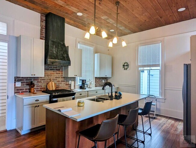 Building Photo - 1808 Avenue K