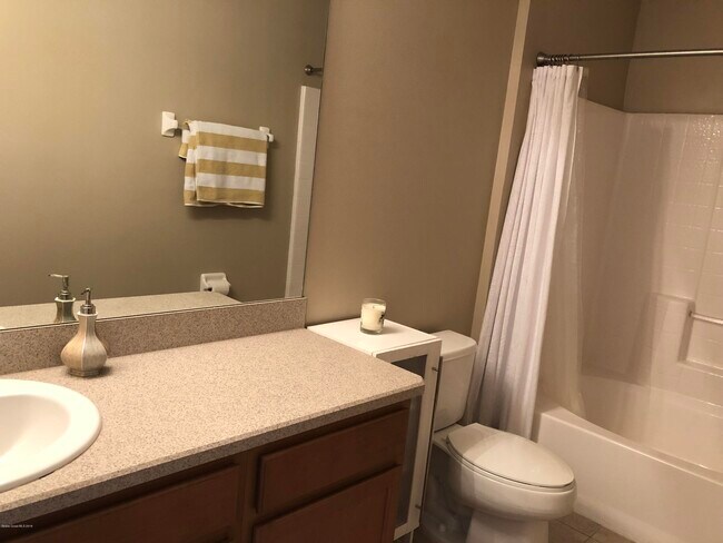 Foto del edificio - 2570 Revolution St