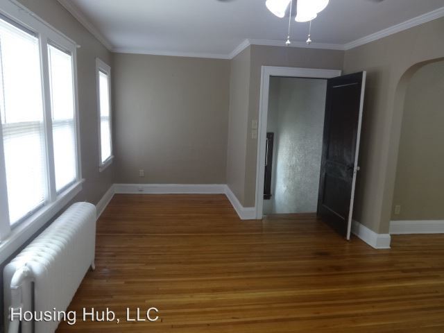 Foto del edificio - 1696 Edmund Ave