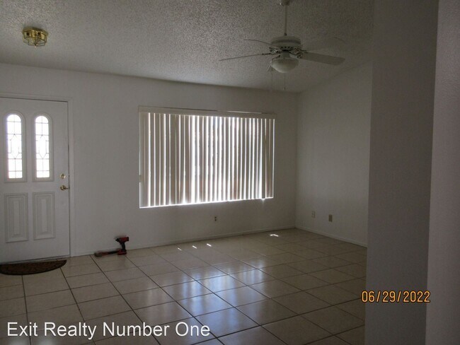 Building Photo - 2 br, 2.5 bath House - 904 Sparrow Court