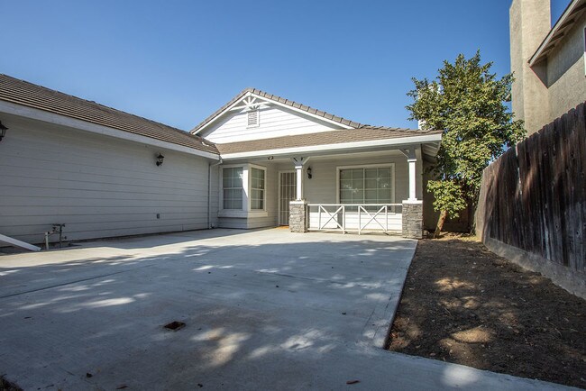 Building Photo - 2337 Shadowbrook Way