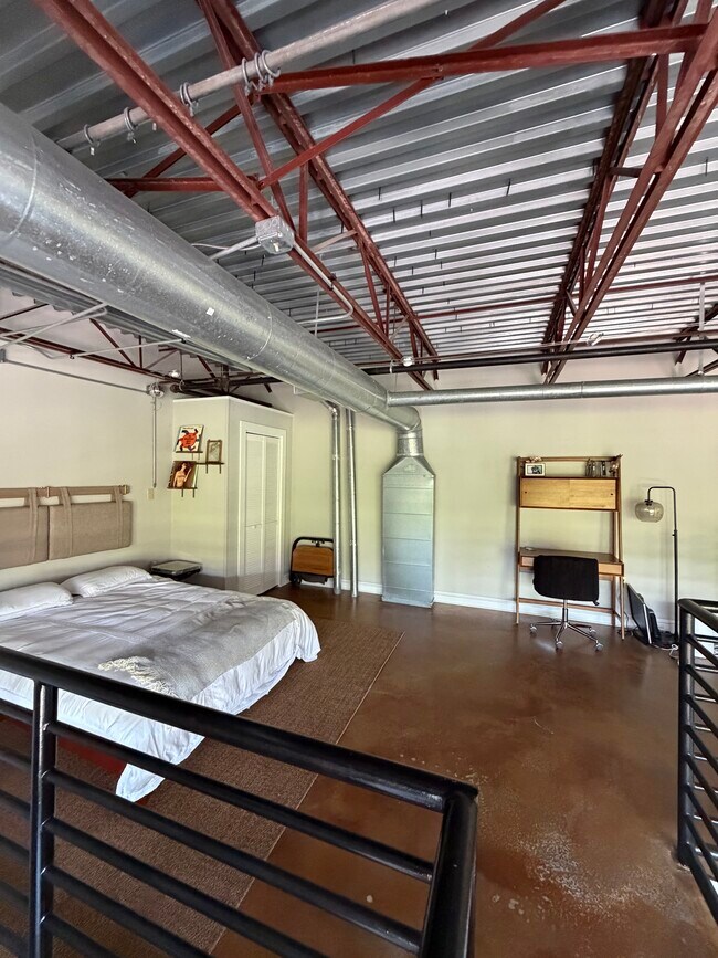 Upstairs loft can be an office, a guest bedroom, or another living space - 572 Edgewood Ave NE