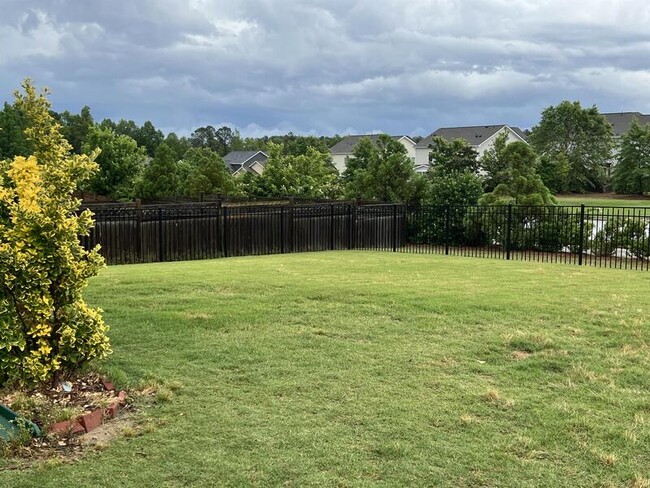 Building Photo - 708 Glenville Lake Dr