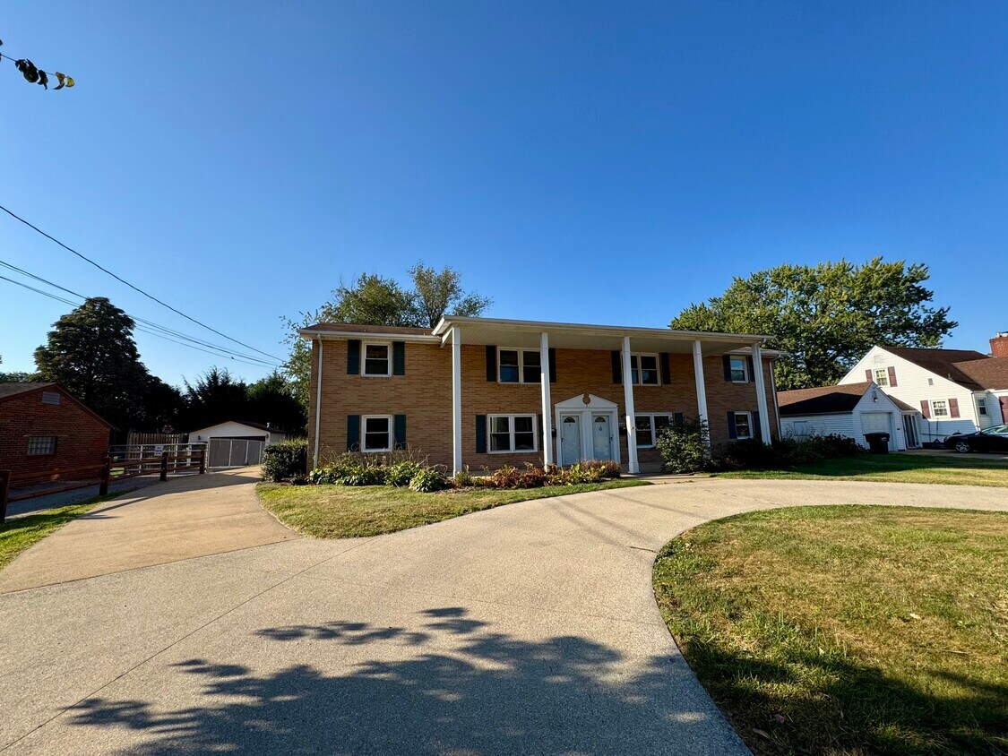 Foto principal - 4646 13th St NW