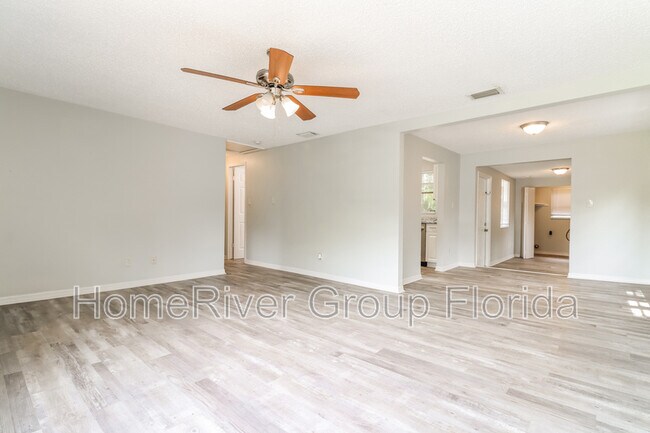 Building Photo - 1743 W Spruce St
