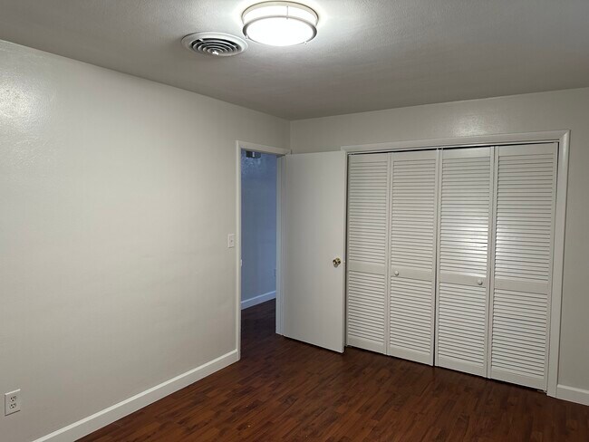 Foto del edificio - 625 Forest Lake Dr