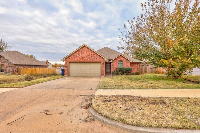 Foto del edificio - 3 Bed 2 Bath in OKC!