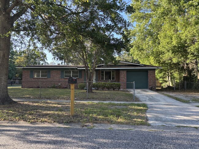 Building Photo - 7525 Sharbeth Dr S