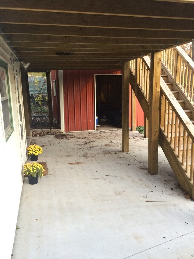 Photo - 1 Bedroom Duplex Close to UIHC All Utiliti... House