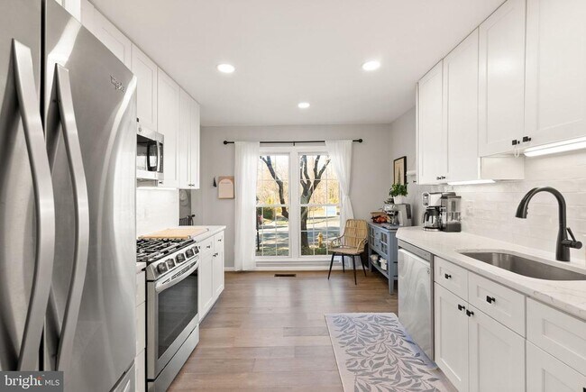 Foto del edificio - 7393 Colton Ln