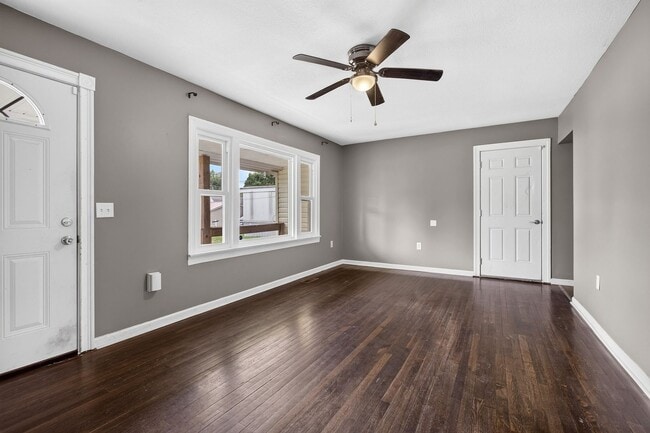 Building Photo - Pet Friendly House
