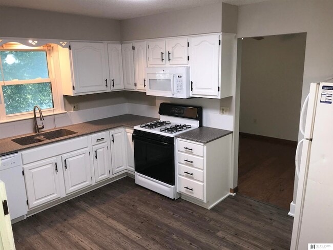 Building Photo - 2612 S 61st Ave