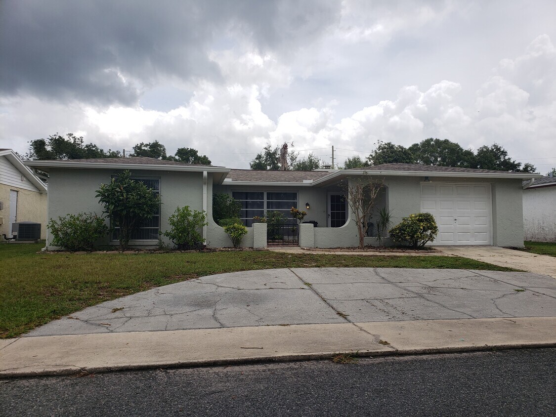 Primary Photo - 10030 Glen Moor Ln