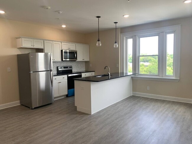 Building Photo - 29 Elk St