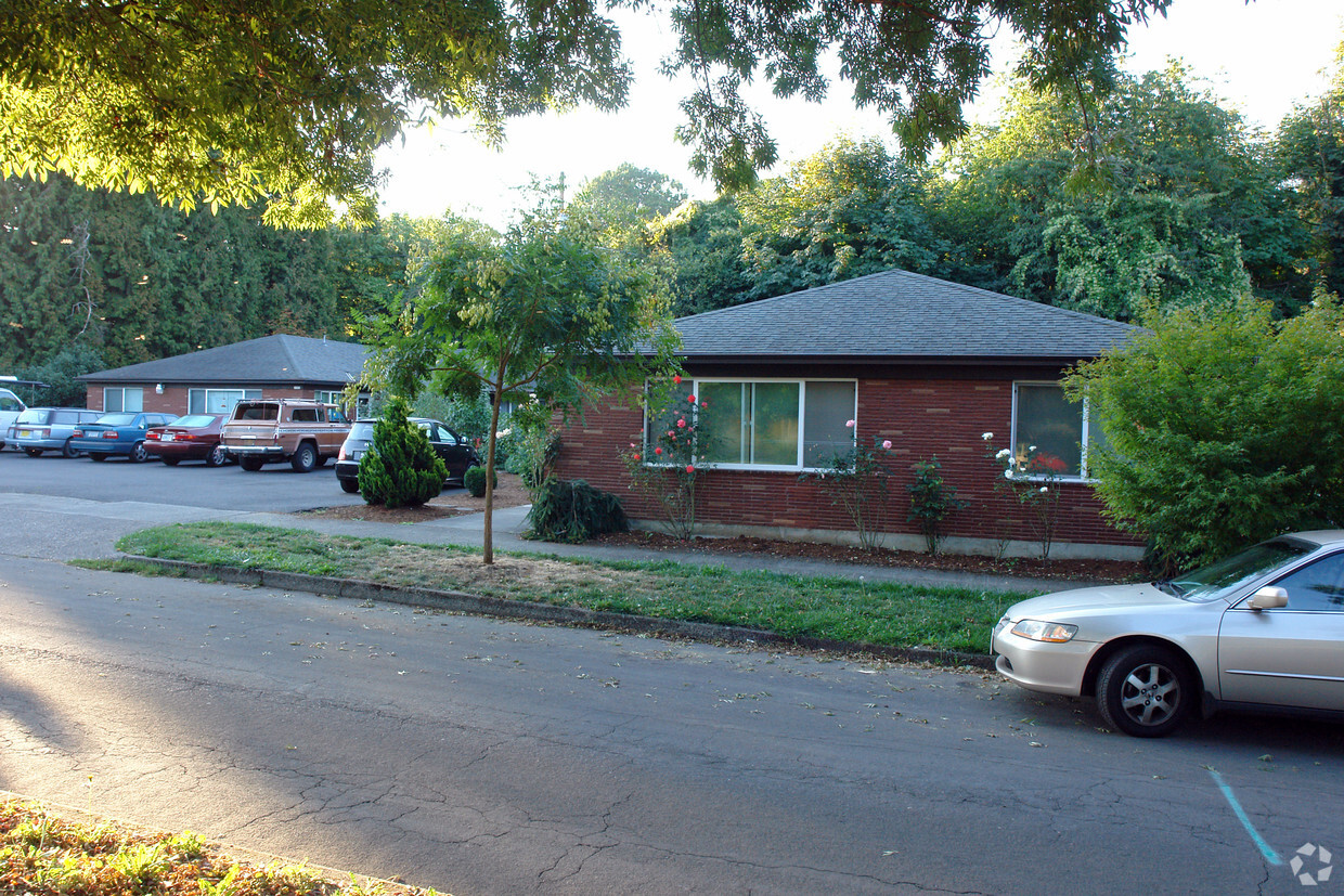 Building Photo - 3386 SE Waverleigh Blvd