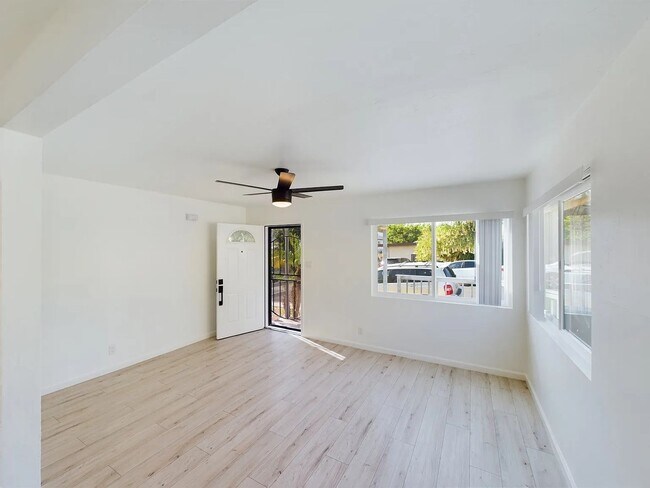 Foto del edificio - 6715-6717 N Elman St