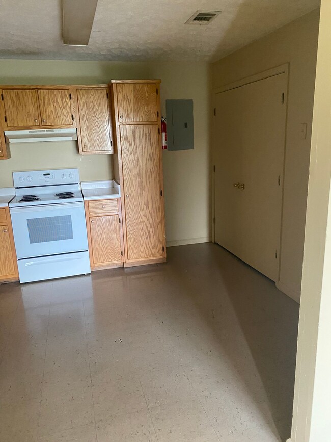 Building Photo - Monthly Paid Rent