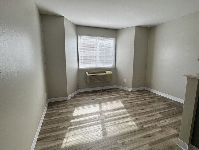 Foto del edificio - 1330 W 5th Avenue
