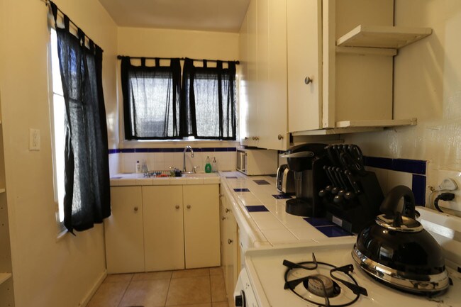 Kitchen - 506 N Sweetzer Ave