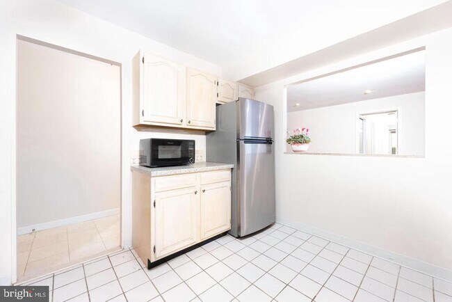 Foto del edificio - 5817 Edson Ln