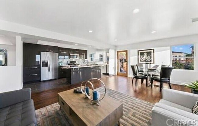 Grand Room - 299 La Brea St