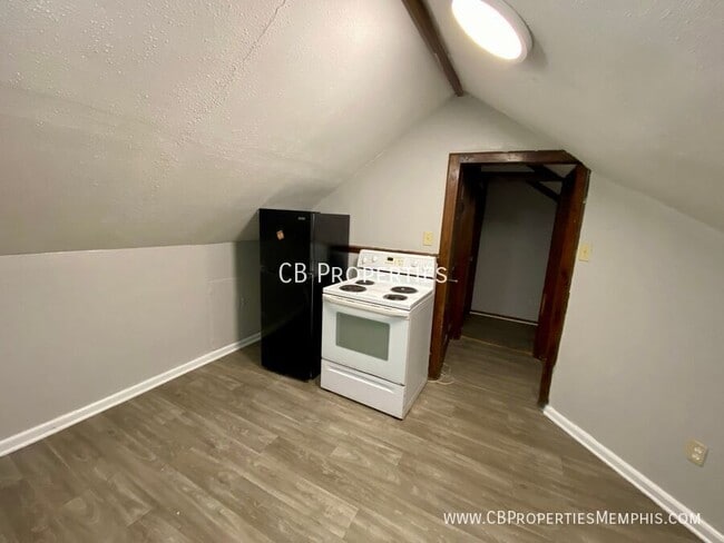 Building Photo - Studio Apt near Campus!