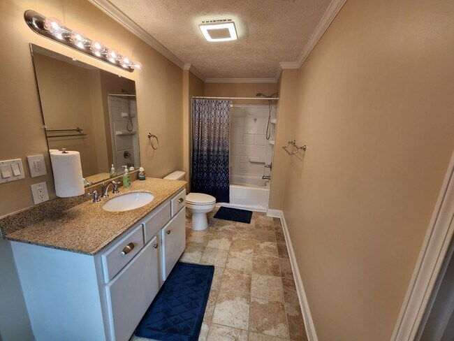 Foto del edificio - Staycation near everything Fayetteville