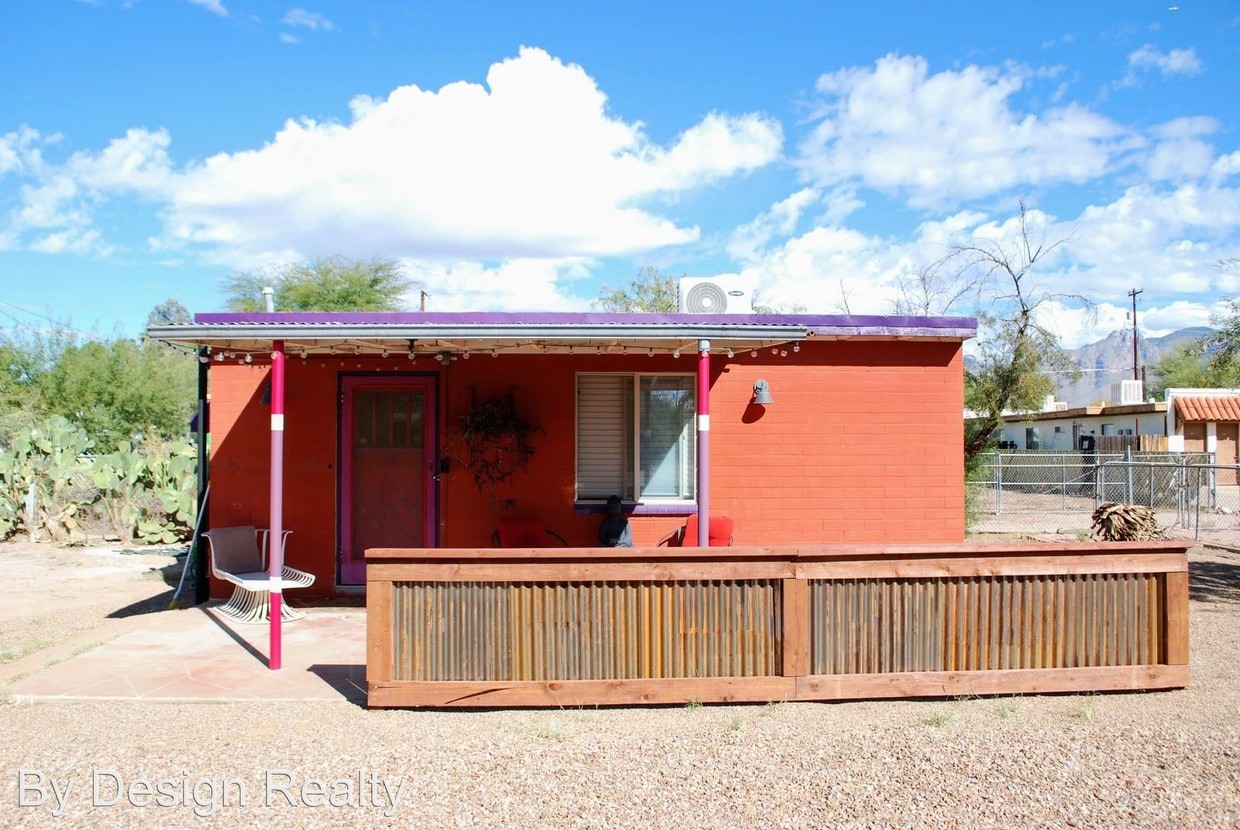 Primary Photo - Studio, 1 bath House - 835 E Windsor St