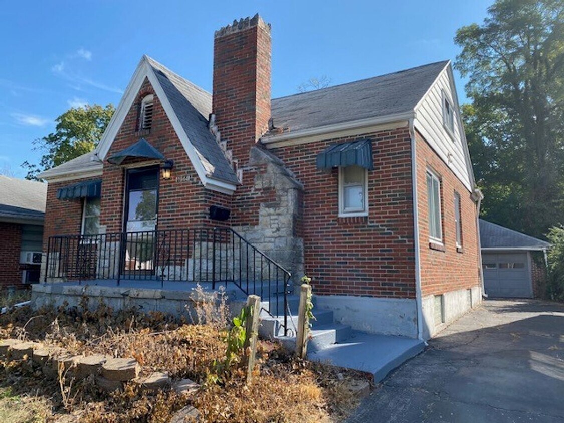 Primary Photo - Welcome to this charming two bedroom, one ...