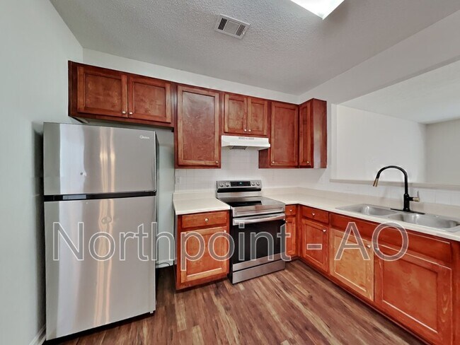 Building Photo - 8646 Thomas Ln