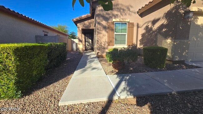 Building Photo - 10826 Avenida Del Rey