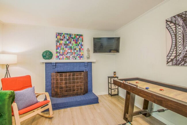 Building Photo - 8800 Nightingale Ln